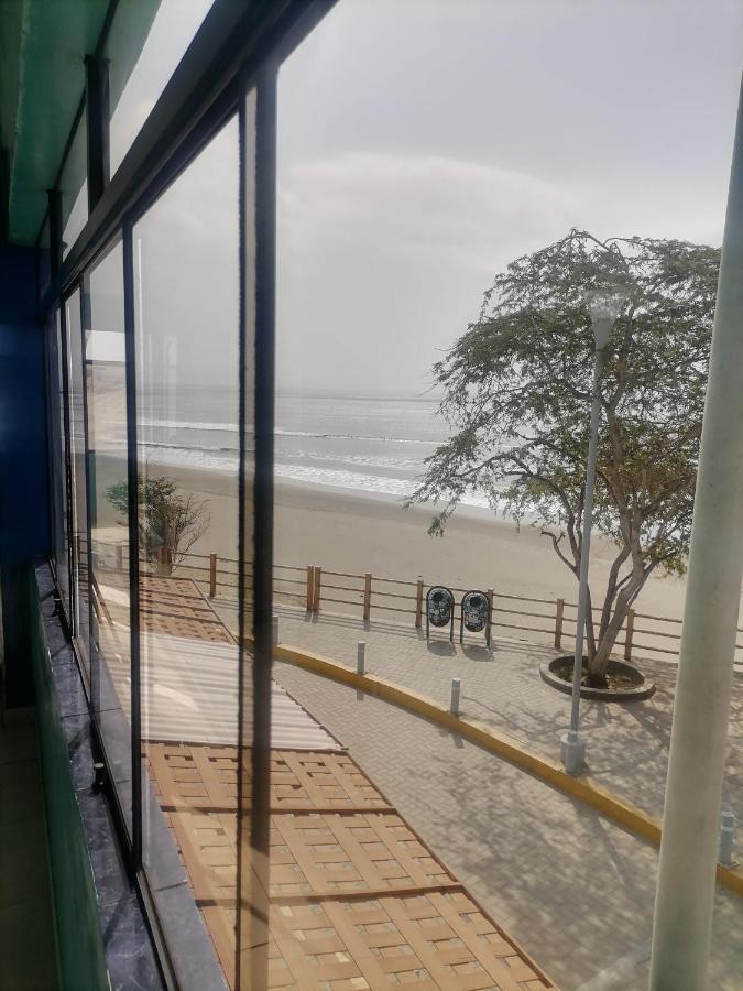 Hospedaje Restaurante El Hombre Puerto Chicama Exterior photo