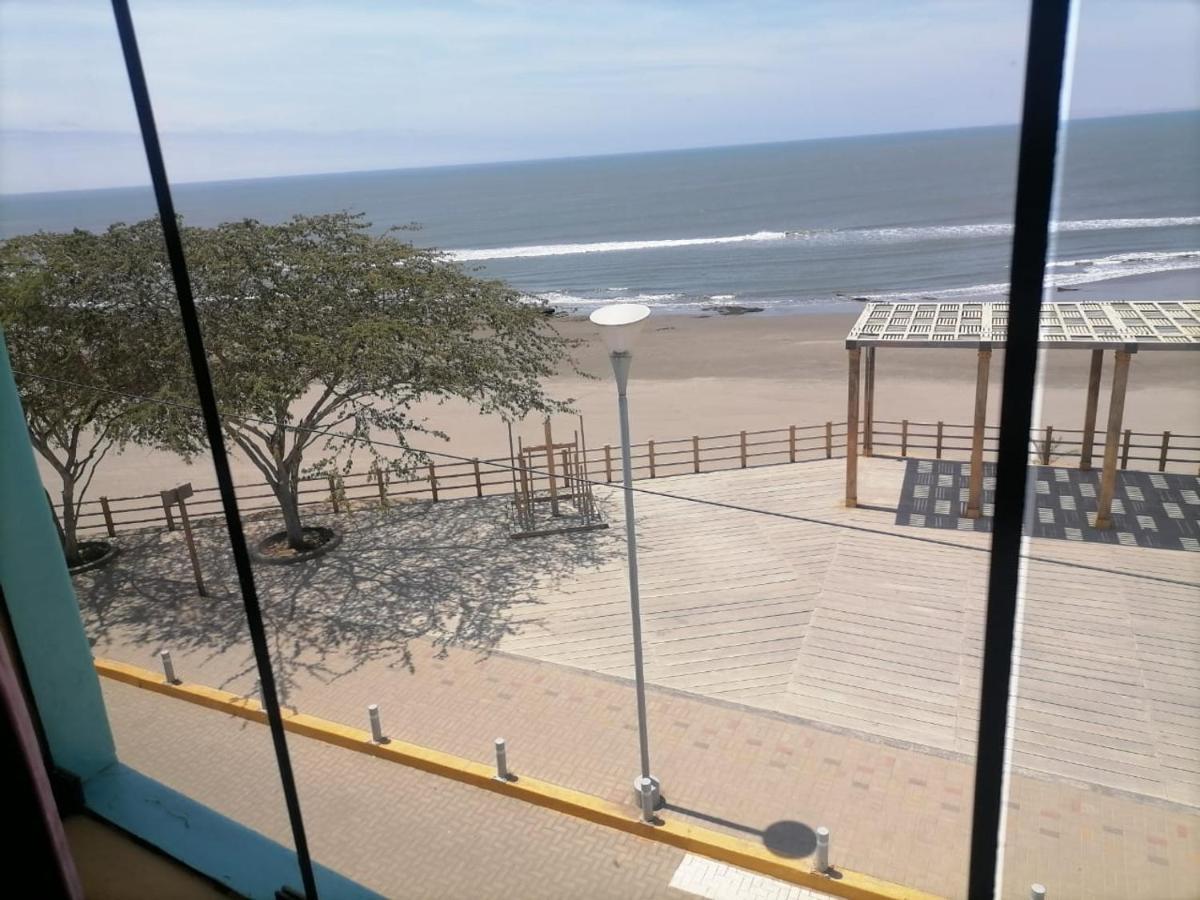Hospedaje Restaurante El Hombre Puerto Chicama Exterior photo